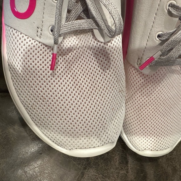 OOFOS - Picture 4 of 10